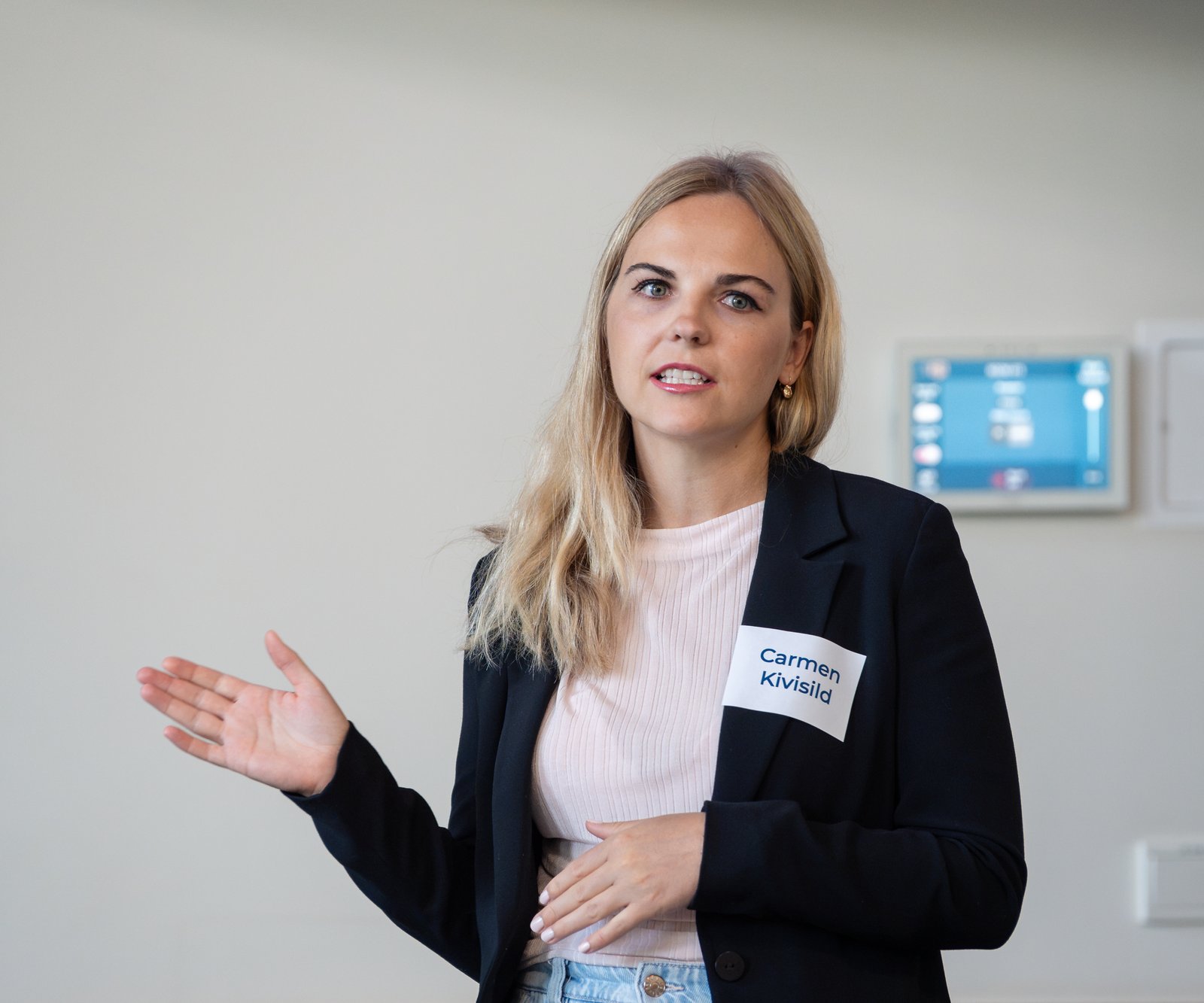 Carmen Kivisild gesturing as she explains a point during the workshop.