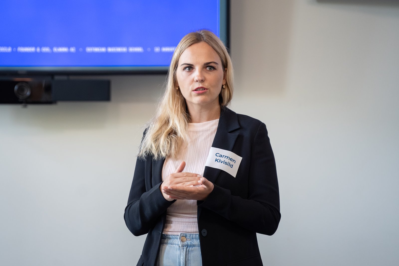 Carmen Kivisild speaking to the YESS 2026 group at Estonian Business School.