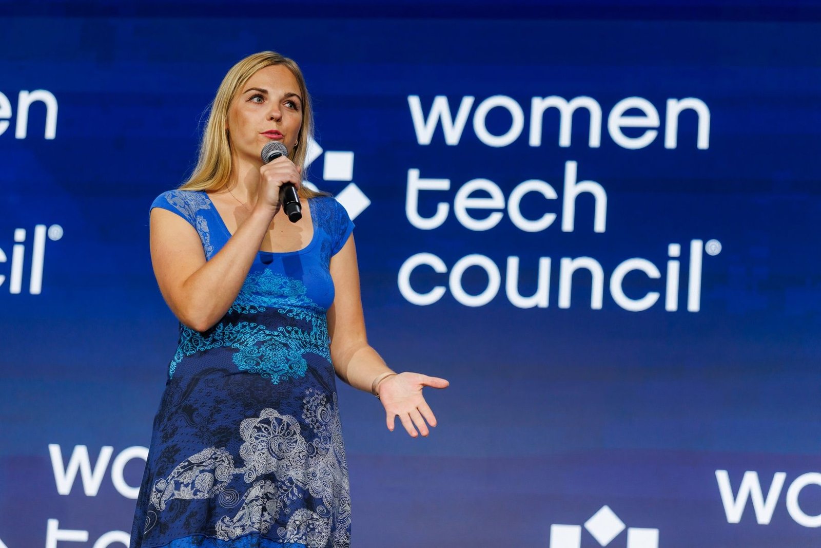 Carmen Kivisild speaking on stage at the Women Tech Council awards.